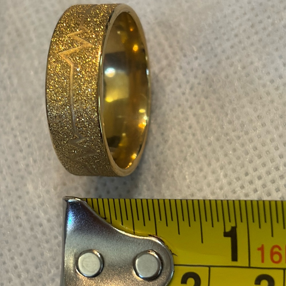 Men’s etched heartbeat gold tone shimmer eternity band smooth inside for comfort